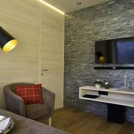 N Apartment *